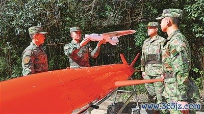 老师员进行靶机基础学问教学。王 杨摄